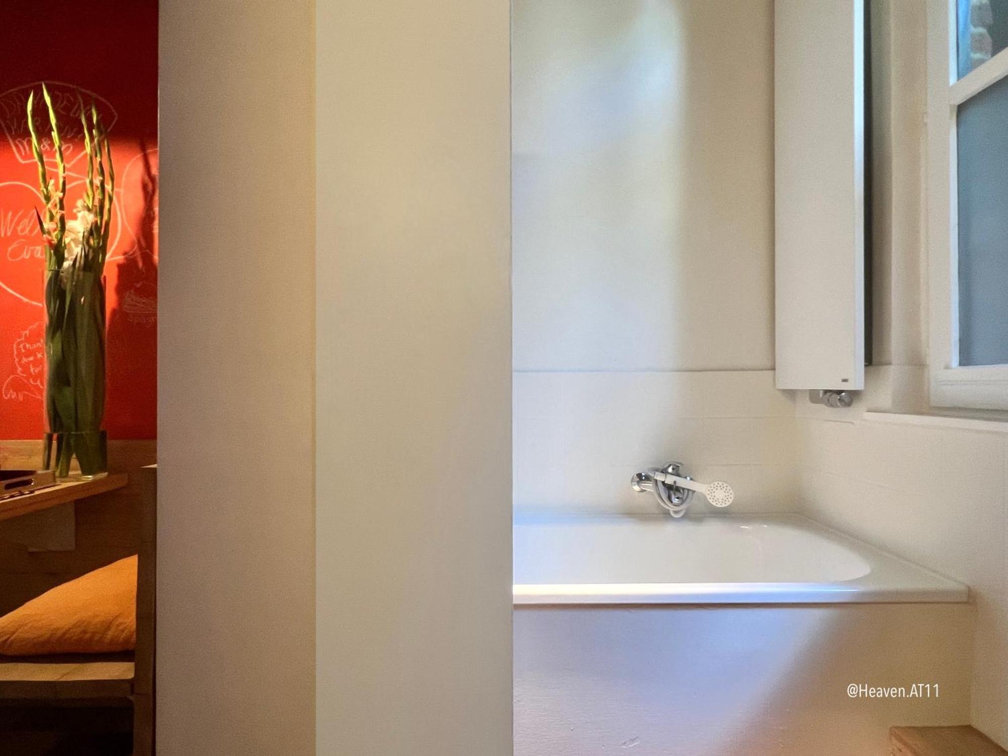 خنت Heaven At 11, Your Deluxe Studio With Personal Bathroom, Kitchenette & Terrace المظهر الخارجي الصورة